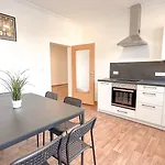 Vollausgestattete Monteurunterkunft Mit Wifi & Dachterrasse Appartement