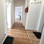 Vollausgestattete Monteurunterkunft Mit Wifi & Dachterrasse Апартаменты *