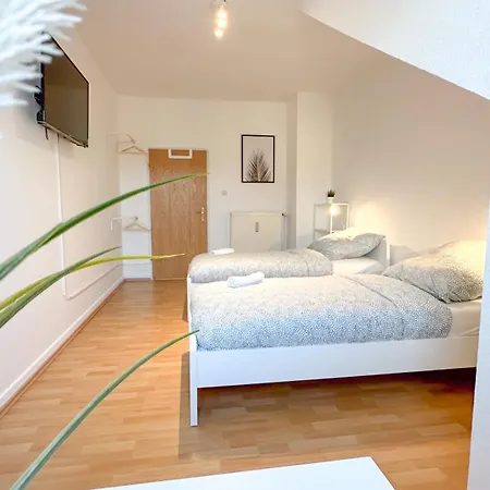公寓 Vollausgestattete Monteurunterkunft Mit Wifi & Dachterrasse