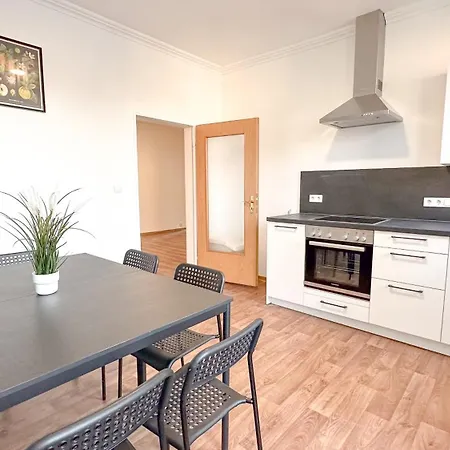 Vollausgestattete Monteurunterkunft Mit Wifi & Dachterrasse Daire
