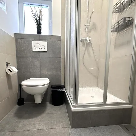 Vollausgestattete Monteurunterkunft Mit Wifi & Dachterrasse Apartament