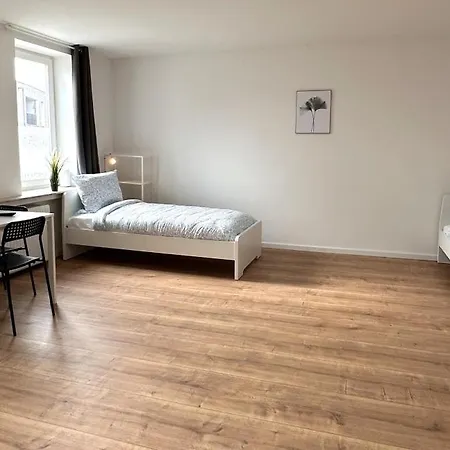 Vollausgestattete Monteurunterkunft Mit Wifi & Dachterrasse 公寓