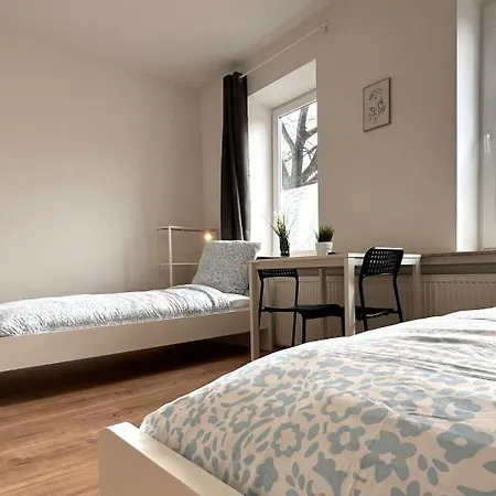 Vollausgestattete Monteurunterkunft Mit Wifi & Dachterrasse 公寓