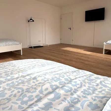 公寓 Vollausgestattete Monteurunterkunft Mit Wifi & Dachterrasse *