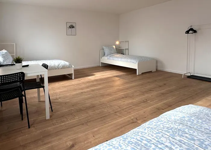 Vollausgestattete Monteurunterkunft Mit Wifi & Dachterrasse *